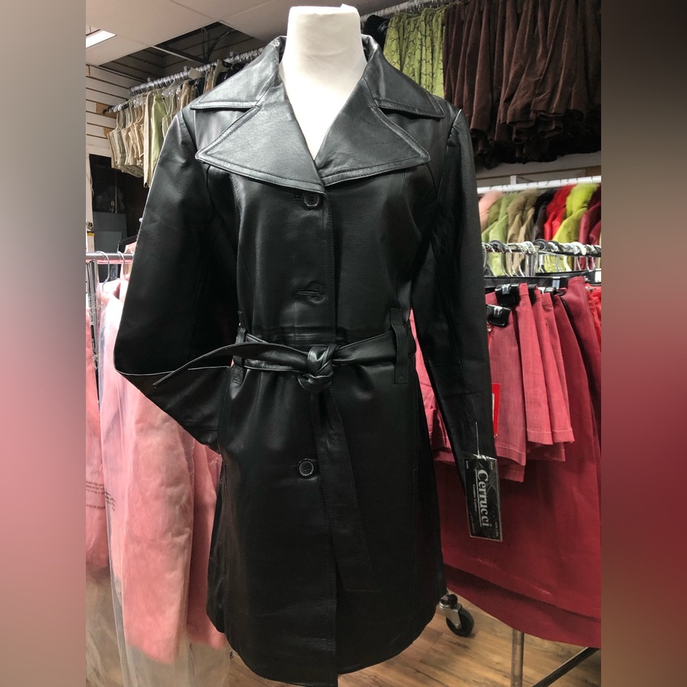 3 QUARTER PURE LEATHER JACKET! (NO REFUND NO EXCHANGE NO RETURN)